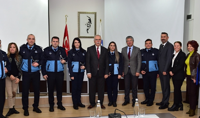 Başkan Gökhan, Görevde Yükselen Zabıta Memurlarına Rozetlerini Takdim Etti