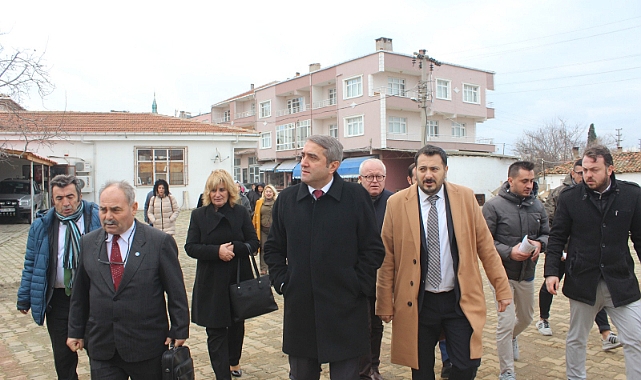 "KORKUMUZ YOK BAŞIMIZ DİK"