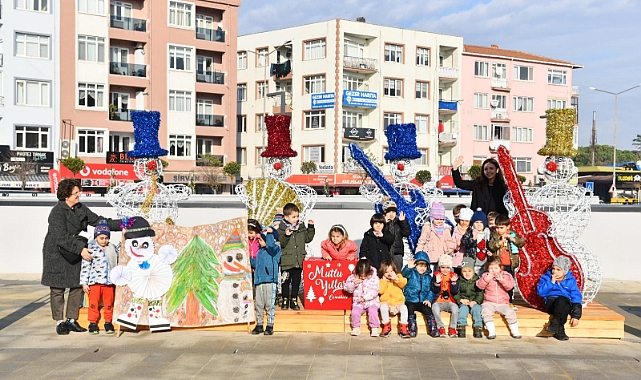 Minikler Dileklerini Dilek Kutusuna Bırakmaya Devam Ediyor