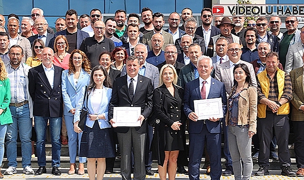 CHP'Lİ VEKİLLER MAZBATALARINI ALDI