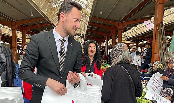 ZAFER PARTİSİ MİLLETVEKİLİ ADAYLARI BAYRAMİÇ PAZARINI GEZDİ