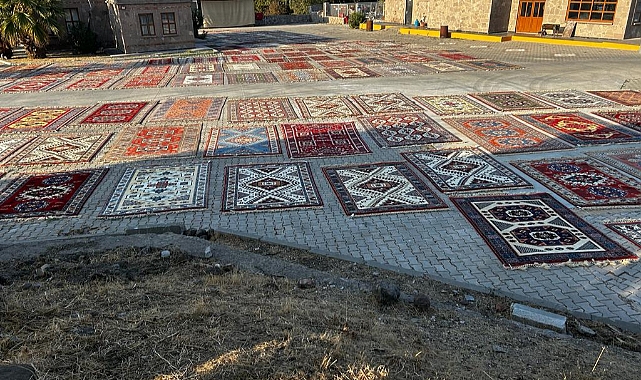 Antik Çağın Bilim ve Felsefe Merkezi Assos Antik Kentinde Halı Sergisi Görenlerin İlgi Odağı Oldu