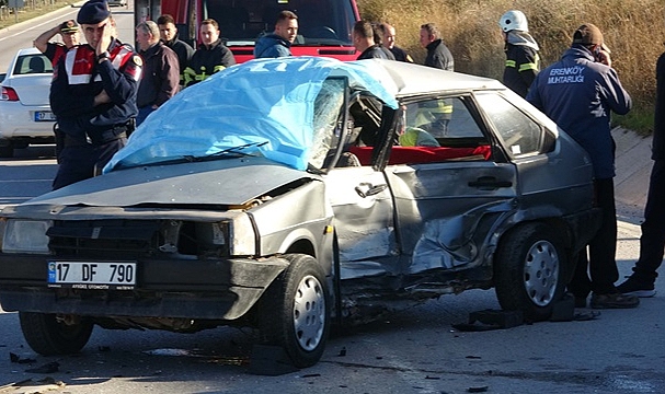 Çanakkale'de Trafik Kazası: 1 Ölü, 1 Yaralı