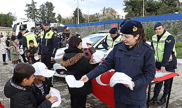 ÖĞRENCİLER JANDARMA PERSONELİ İLE TANIŞTI