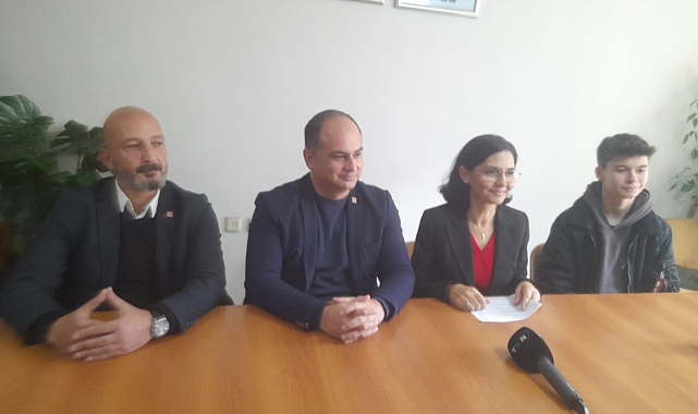 CHP Kepez Belediye Başkanlığı Aday Adaylığı Sürecinde Sürpriz Gelişme: Toprak Ertekin, Aday Adaylığından Çekilip  Meclis Üyeliği İçin Adaylık Başvurusu Yaptı
