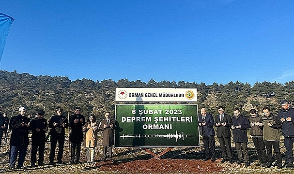 EZİNE'DE  DEPREM ŞEHİTLERİ ORMANI KURULDU