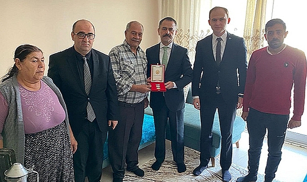 KIBRIS GAZİSİNE BARIŞ HAREKÂTI MİLLİ MÜCADELE MADALYASI VERİLDİ