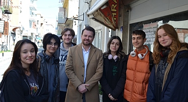 BURAK KUNT’TAN ÖĞRENCİLERE  ÜCRETSİZ YEMEK PROJESİ