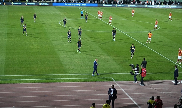 Süper Kupa Finalinde Fenerbahçe Maçın 2. Dakikasında Sahadan Çekildi