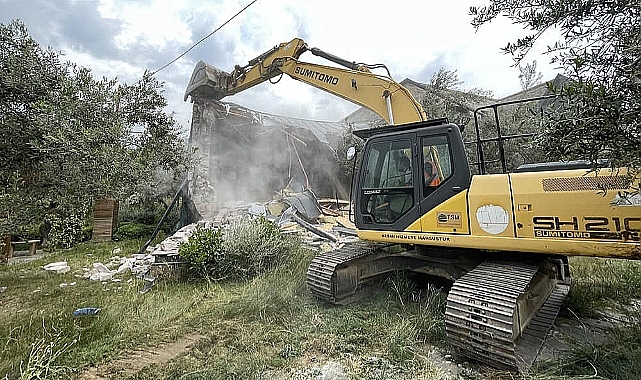 Ayvacık İlçesinde Kaçak yapıların yıkımı sürüyor