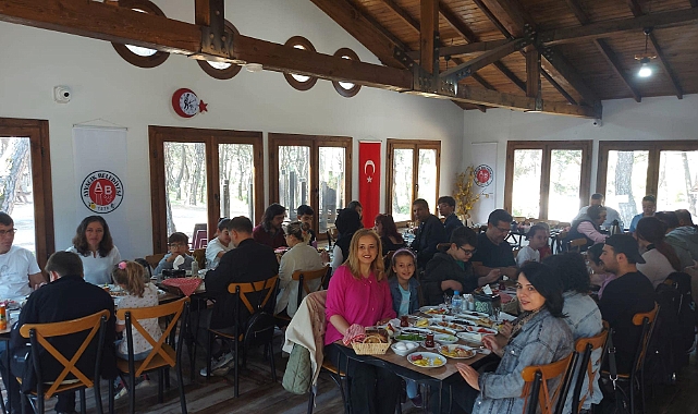 Mesut Bayram Hemşirelerle Kahvaltıda Buluştu