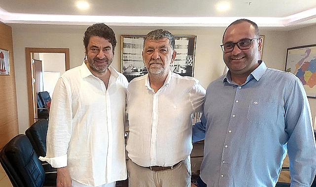 Ünlü şarkıcı Hakan Taşıyan İl Genel Meclisi Başkanı Ertuğrul'u ziyaret etti