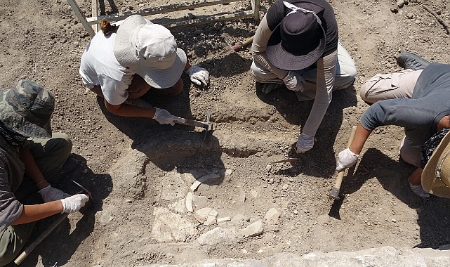 Ayvacık Gülpınar Köyünde 1700 Yıllık Kiremit Mezar Bulundu