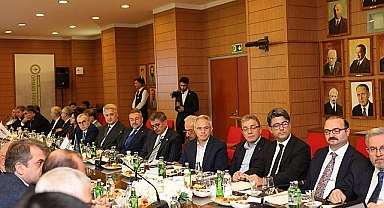 ÇOMÜ Rektörü Prf.Dr. Erenoğlu'ndan, Üniversite Hastaneleri Derneğine Öneriler.