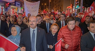 Çanakkale'de Meşaleler Cumhuriyet İçin Yandı