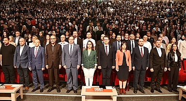 Rektör Erenoğlu; "Tüm imkânlarımızı, kabiliyetlerimizi ve kaynaklarımızı öğrencilerimize sunacağız"