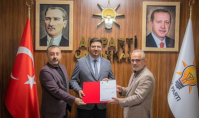 AK Parti Kepez Belde Başkanı Ömer Candan mazbatasını aldı