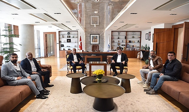 Çanakkale Vanlılar Kültür Dayanışma Dernek Yönetimi Başkan Erkek'i Makamında Ziyaret Etti.