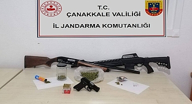 Küçükkuyu'da  durdurulan araçta, esrar ve silah ele geçirildi!