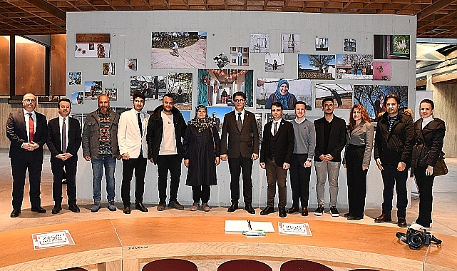 Troya Müzesi'nde sergi ziyarete açıldı