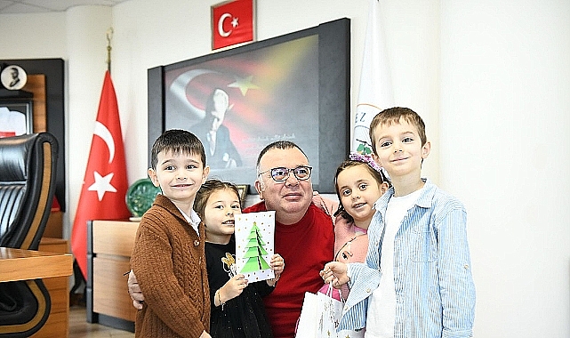 Miniklerden Kepez Belediye Başkanı Arslan'a yeni yıl sürprizi