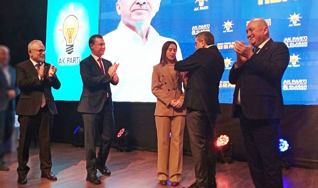 Türkiye'nin En Genç Bağımsız Belediye Başkanı, AK Partiye Geçti