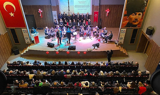 Kepez’de Sevgililer Günü nedeniyle konser düzenlendi.
