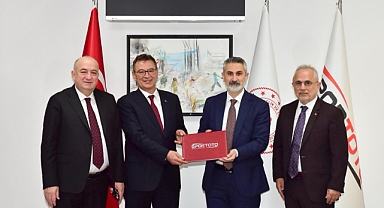 AK PARTİLİ GİDER, ''GENÇLERİMİZİN BAŞIMIZIN ÜSTÜNDE YERİ VAR''