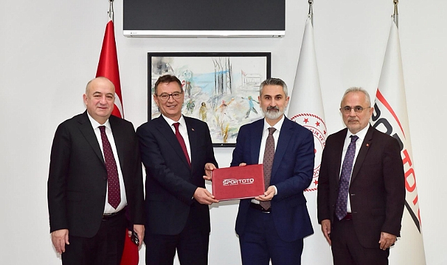 AK PARTİLİ GİDER, ''GENÇLERİMİZİN BAŞIMIZIN ÜSTÜNDE YERİ VAR''