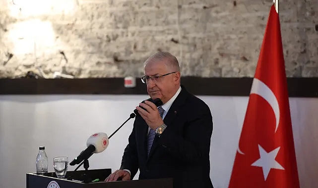 Millî Savunma Bakanı Güler, Bayram Namazını Çanakkale'de Mehmetçiklerle Kıldı