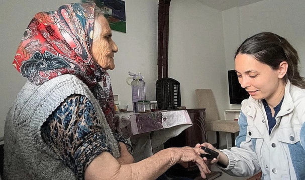 Bozcaada İlçesinde Ev Ziyareti İle Sağlık Hizmeti