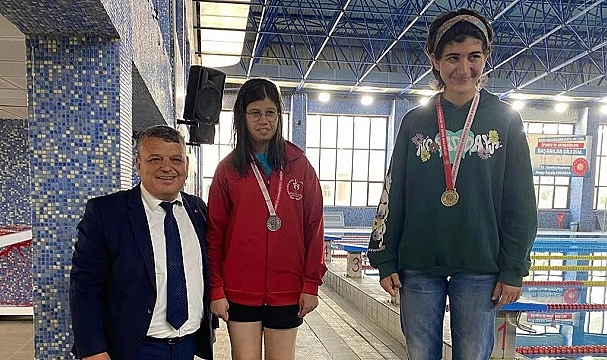 Çanakkale’de Özel Sporcular Arasında Yüzme Yarışması
