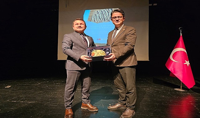Çanakkale Savaşları Gelibolu Tarihi Alan Başkanı İsmail Kandemir'e ÇOMÜ'den önemli ödül.