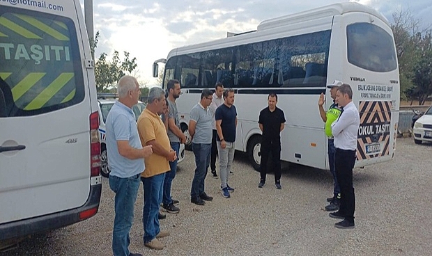 “Jandarma 89 Okulda Eş Zamanlı Servis Denetimi Yaptı 1 Araç Trafikten Men Edildi”