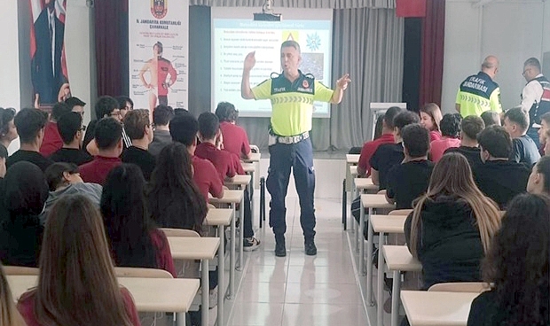 Çanakkale Jandarmasından Öğrencilere Trafik ve Güvenlik Eğitimi