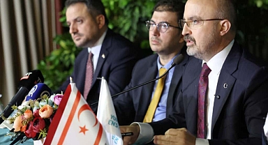 TURAN LEFKOŞA'DA "YAKIN TARİHİMİZDE DEMOKRASİ MÜCADELESİ" PANELİNDE KONUŞTU