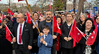AK Parti Çanakkale Teşkilatından "Bayrağa Saygı Yürüyüşü"ne Anlamlı Katılım