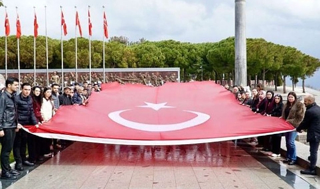 Çanakkale’de  Binlerce Öğrenci Şehitler Abidesi’nde Bir Araya Geldi