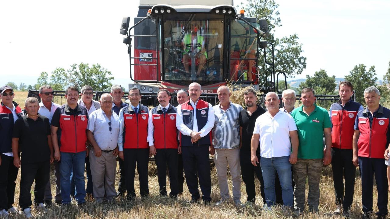 Biga Selvi Köyü’nde Mera Islah Projesi Kapsamında Arpa Hasadı Gerçekleştirildi