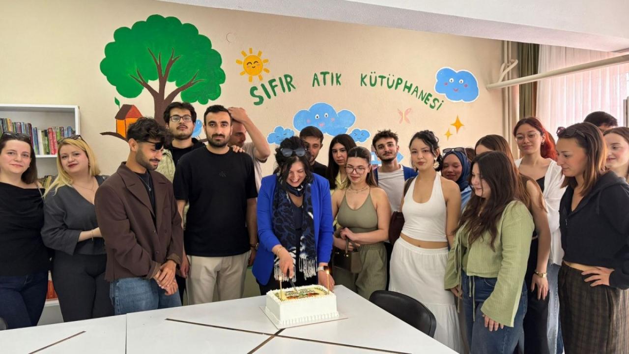 ÇOMÜ'lü Gönüllülerden Ağaköy’e Sıfır Atık Kütüphanesi