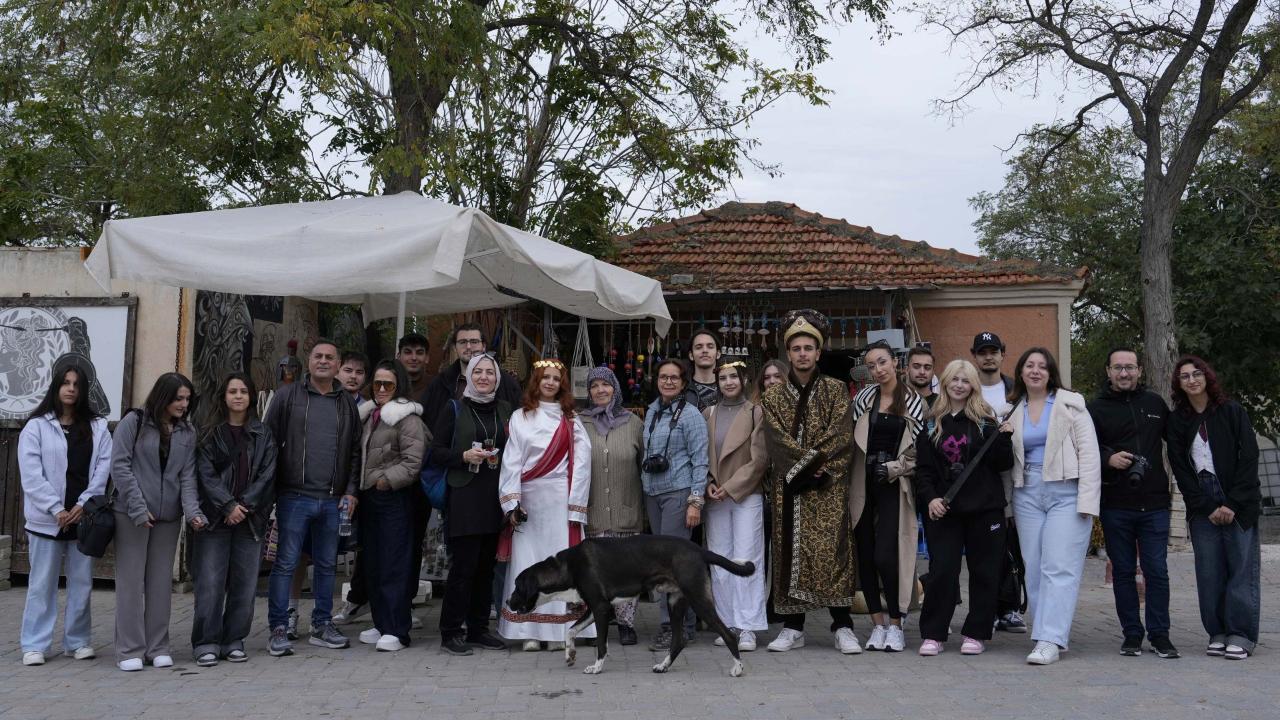 Fotoğrafçılık Öğrencileri Tarihi Mekânlarda Objektif Başına Geçti