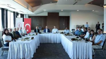 Vali Ömer Toraman, Çanakkale'deki Arkeolojik Kazı Başkanlarıyla Bir Araya Geldi
